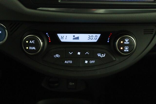 Toyota YARIS 1.5 Hybrid Dynamic | Bi-tone | Climate control | Keyless | Parkeercamera |