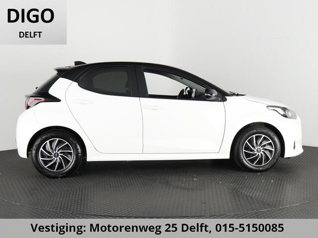 Toyota YARIS 1.5 HYBRIDE BLACK & WHITE GARANTIE 3-2034 AUTOMAAT. CLOUD NAVI. SLECHTS 17.000 KM.