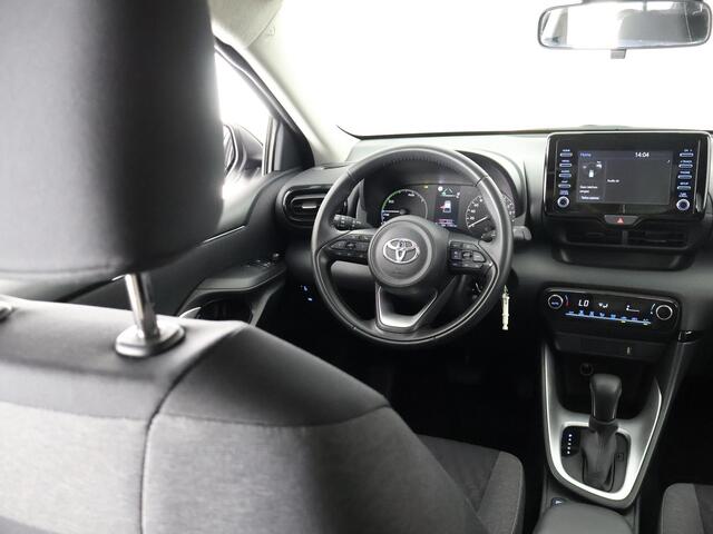 Toyota YARIS 1.5 HYBRIDE BLACK & WHITE GARANTIE 3-2034 AUTOMAAT. CLOUD NAVI. SLECHTS 17.000 KM.