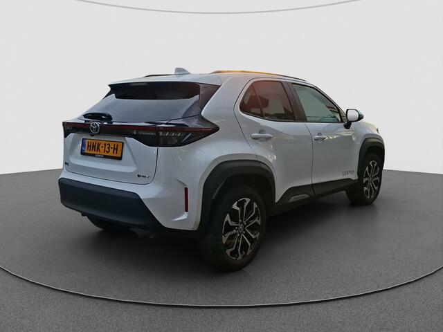Toyota YARIS Cross 1.5 Hybrid 115 First Edition | Apple Carplay/Android Auto | Voorstoelen Verwarmd | Stuurwiel Verwarming | Parkeercamera Achter | Parkeer Sensoren Voor en Achter |