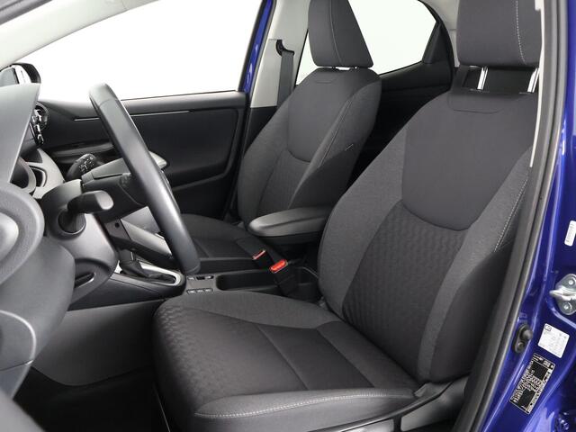 Toyota YARIS 1.5 HYBRID BI-TONE AUTOMAAT NAVI GARANTIE 6-2032 PARKEERCAMERA.APPLE /ANDROID CARPLAY