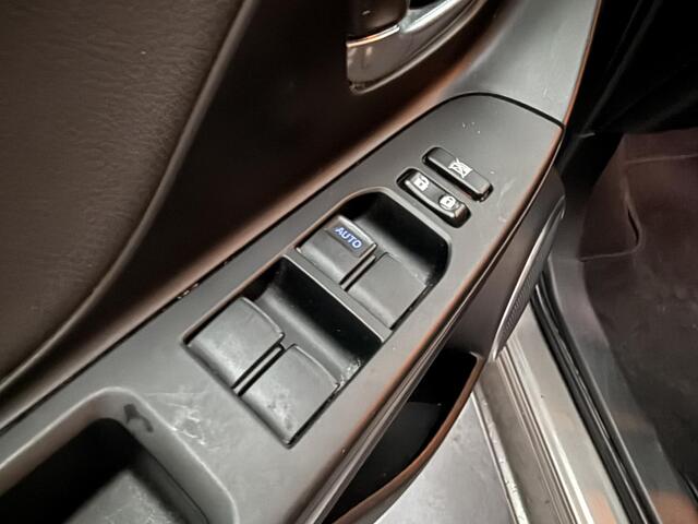 Toyota YARIS 1.5 Hybrid Executive 1e eigenaar, Nederlandse auto, dealeronderhouden, cruise control, halfleder, navigatie, slechts 38.992 KM!