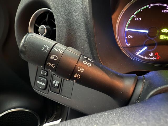 Toyota YARIS 1.5 Hybrid Executive 1e eigenaar, Nederlandse auto, dealeronderhouden, cruise control, halfleder, navigatie, slechts 38.992 KM!