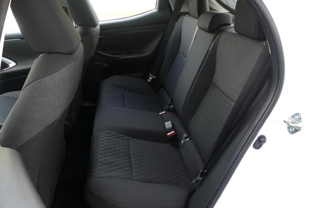 Toyota YARIS 1.5 Hybrid Active TREKHAAK AFNEEMBAAR (450KG), ADAPT. CRUISE, CLIMA, CAMERA, DAB, APPLE CARPLAY/ANDROID AUTO, 54.896KM