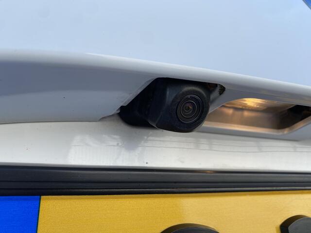 Toyota YARIS 1.5 Hybrid GR-Sport Nieuw geleverd, 1e eign. Dealeronderhouden, AppleCarPlay/AndroidAuto, Climate control, Cruise control, LM velgen, Parkeerhulpcamera, Zwart dak, Privacy glas