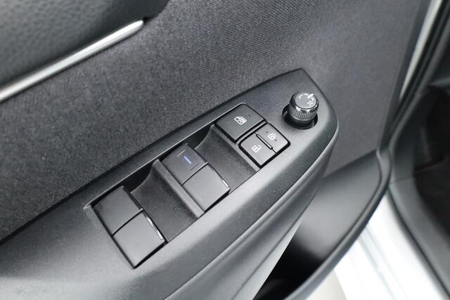 Toyota YARIS 1.5 Hybrid Dynamic | Apple CarPlay & Android Auto | Camera | Airco | Adapt. Cruise | Keyless