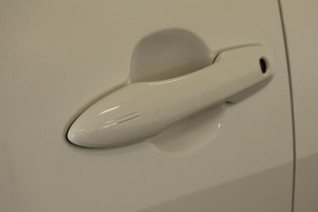 Toyota YARIS 1.5 Hybrid Active, Navi, DAB, Keyless Entry, Apple Carplay / Android Auto, Camera!