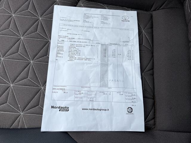 Toyota YARIS Cross 1.5 Hybrid 130 Launch Edition / Fabrieksgarantie tot 05-2027 < 100.000km, tot 10 jaar mogelijk ** / Facelift / Panoramadak / Dealer onderhouden / Stoelverwarming / Adaptieve CC / Navigatie (abbo) / Apple Carplay Android / 18" LM Wielen /