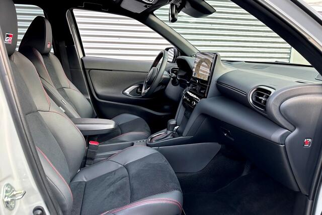 Toyota YARIS Cross 1.5 Hybrid 130 GR Sport JBL / Head-Up