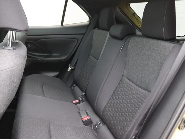 Toyota YARIS Cross 1.5 Hybrid Explore 115PK Aut. Panoramadak, Elektrische Achterklep, Head-Up Display, Achteruitrijcamera, Voorruitverwarming, Stoel-Stuurverwarming, 17" LM Velgen, Keyless