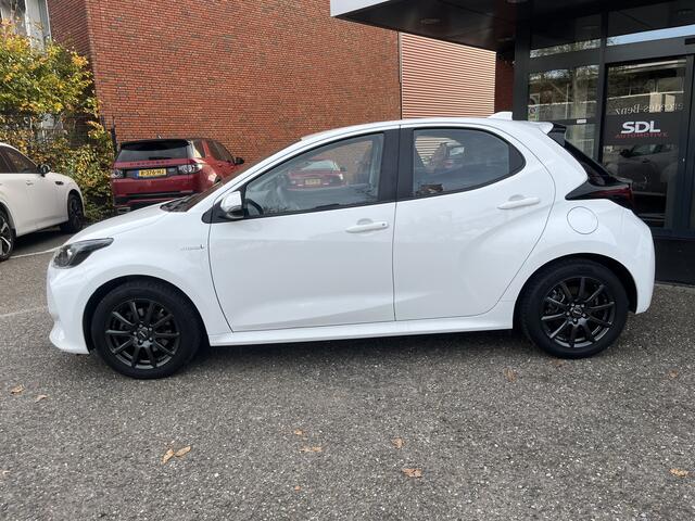 Toyota YARIS 1.5 Hybrid Business Plus // ADAPTIEVE CRUISE // NAVI+CARPLAY // CAMERA // CLIMA // STOELVERWARMING //