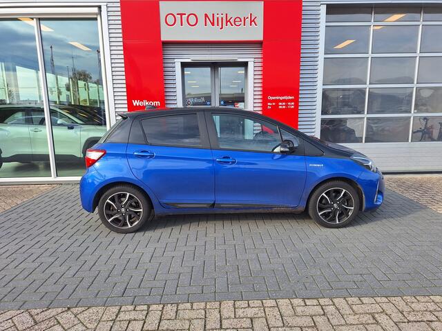 Toyota YARIS 1.5 Hybrid Bi-Tone met fietsendragerhouder