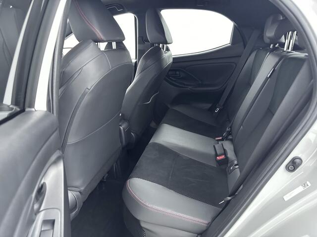 Toyota YARIS 1.5 Hybrid GR Sport | Garantie t/m 01-2033 mogelijk | Apple Carplay / Android Auto | Stoelverwarming