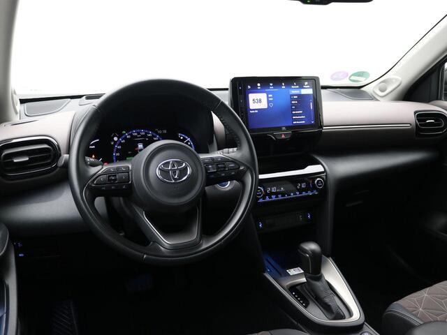 Toyota YARIS Cross 1.5 Hybrid Executive / Trekhaak Afneembaar / 100% onderhouden / NL Auto / HUD / Stoelverwarming / Cruise Adaptief / Achteruitrijcamera / Apple Carplay / JBL Soundsystem /