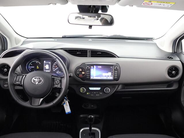 Toyota YARIS 1.5 HYBRID BI-TONE GARANTIE 4-2030! CAMERA. DEALERAUTO ! PDC . GARANTIE TOT 04-2030