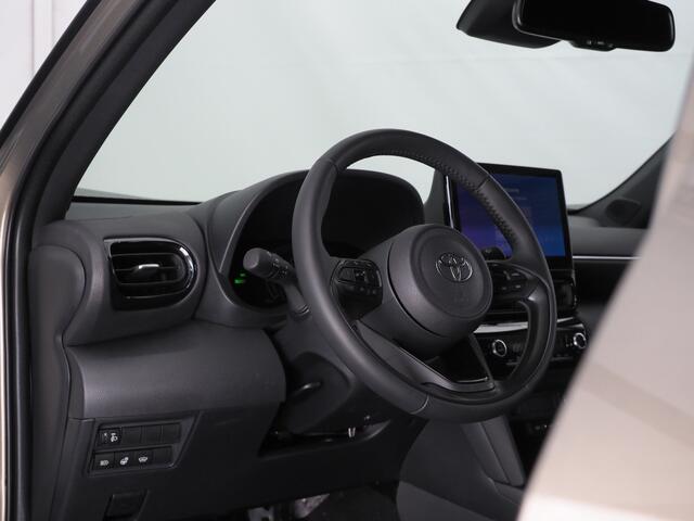 Toyota YARIS Cross 1.5 Hybrid 130 Executive/ Teamplayer | Dodehoekdetectie | Parkeersensoren Voor en Achter | Stuurwiel- En Stoelverwarming | Botsherkenning | Grootlichtassistent