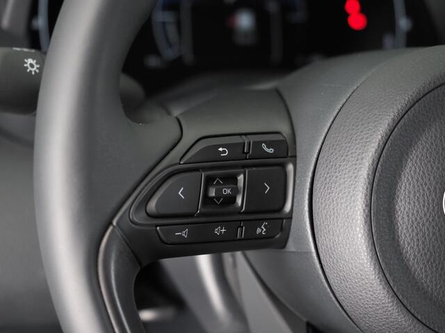 Toyota YARIS Cross 1.5 Hybrid 130 Executive/ Teamplayer | Dodehoekdetectie | Parkeersensoren Voor en Achter | Stuurwiel- En Stoelverwarming | Botsherkenning | Grootlichtassistent