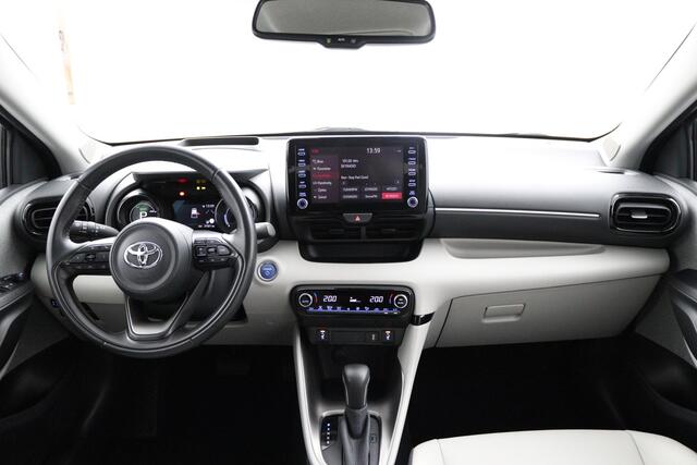 Toyota YARIS 1.5 Hybrid Executive Full Leder | Blindspot| Parkeersensoren V+A | 17"LMV | Stoelverw | Bi Tone|