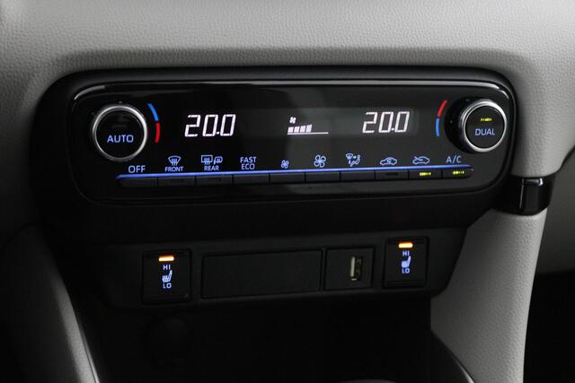 Toyota YARIS 1.5 Hybrid Executive Full Leder | Blindspot| Parkeersensoren V+A | 17"LMV | Stoelverw | Bi Tone|