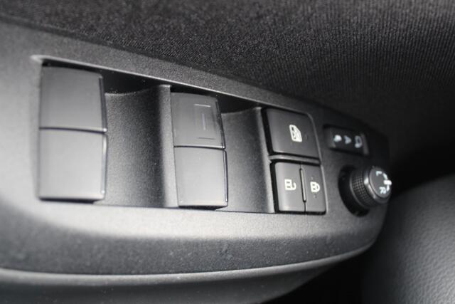 Toyota YARIS Cross 1.5 Hybrid GR Sport Apple carplay/ android auto l Armsteun l Elektrisch inklapbare buitenspiegels l Climate control l Achteruitrijcamera