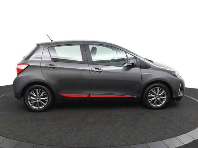 Toyota YARIS 1.5 Hybrid Design Red | Afneembare Trekhaak | Navigatie | Cruise Control | Origineel NL | Eerste Eigenaar |