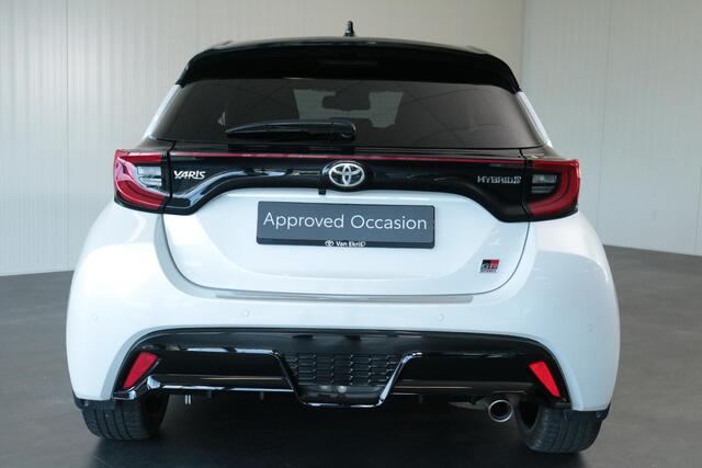 Toyota YARIS 1.5 Hybrid GR Sport, Parkeersensoren, Stuur & Stoelverwarming!