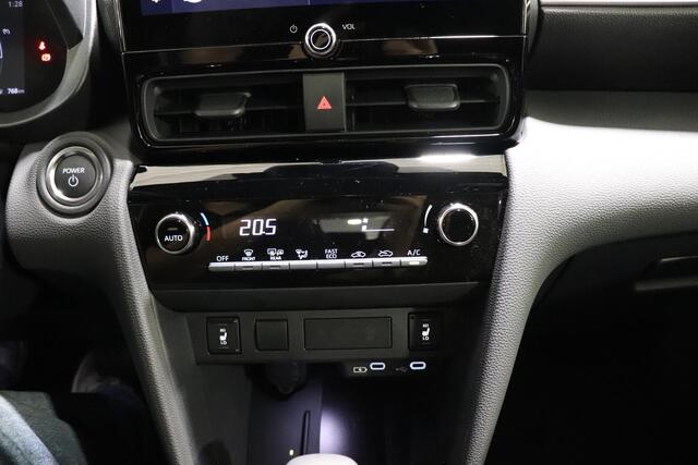 Toyota YARIS Cross 1.5 Hybrid 130 Dynamic, Comfort Pack, BSM, Stoel & Stuur verwarming, Inruilpremie ¤1.000,- !