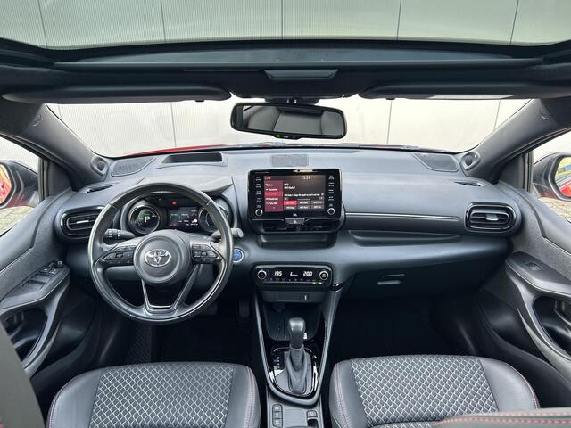 Toyota YARIS 1.5 Hybrid Launch Edition **HEAD UP DISPLAY/ STOELVERWARMING/ JBL AUDIO/ PANORAMA DAK/ 36 MAANDEN GARANTIE**