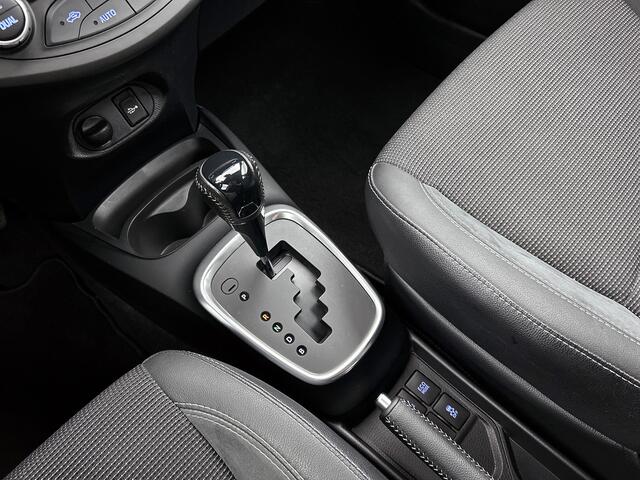 Toyota YARIS 1.5 Hybrid Bi-Tone Plus | Keyless entry