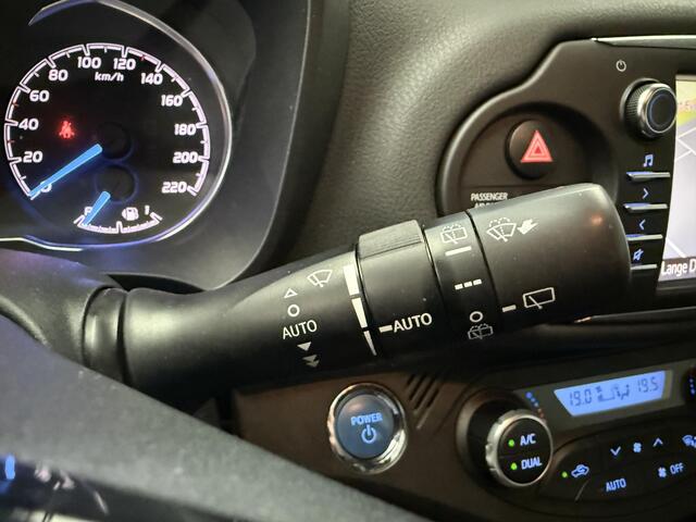 Toyota YARIS 1.5 Hybrid Energy Plus met trekhaak!