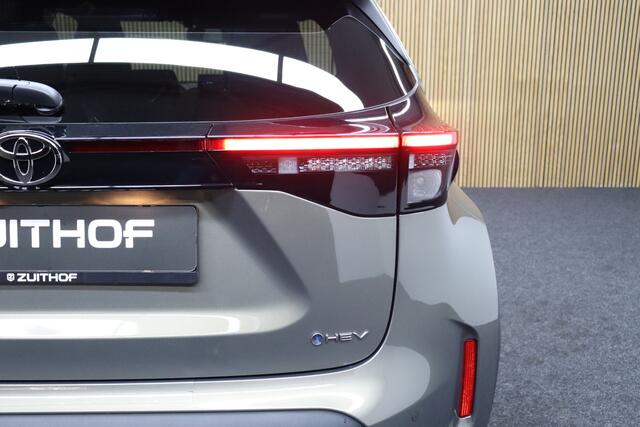 Toyota YARIS Cross 1.5 Hybrid 115 First Edition | Nieuw uit voorraad Leverbaar! | Parkeerhulp | Adaptive-cruise | Navigatie | Stoelverwarming | Apple Carplay & Android Auto | Camera | Keyless