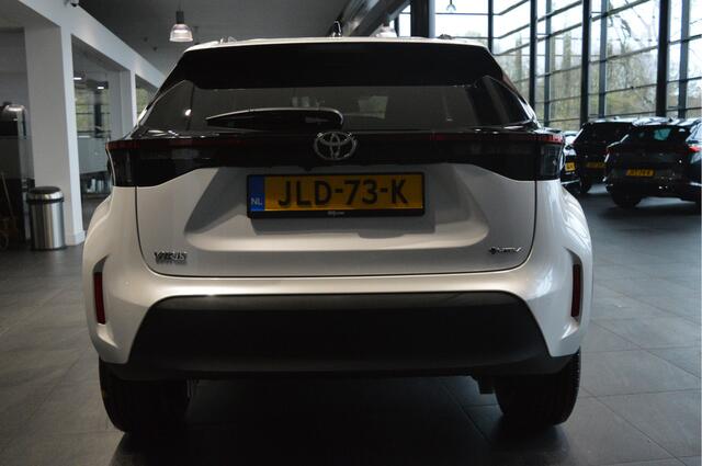 Toyota YARIS Cross 1.5 Hybrid 130 Team Player carplay camera cruise 17 inch !!