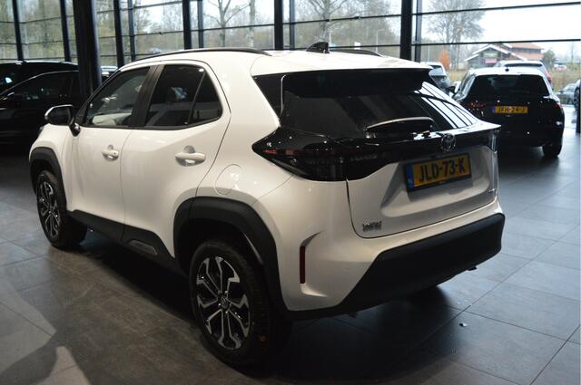 Toyota YARIS Cross 1.5 Hybrid 130 Team Player carplay camera cruise 17 inch !!