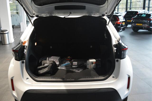 Toyota YARIS Cross 1.5 Hybrid 130 Team Player carplay camera cruise 17 inch !!