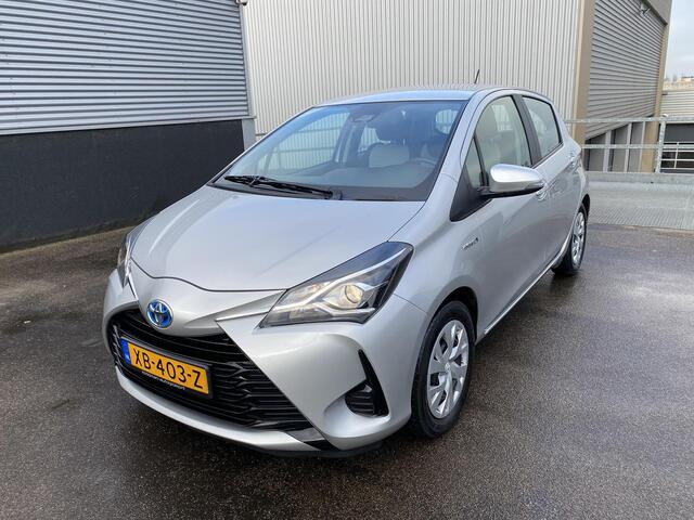 Toyota YARIS 1.5 Hybrid Active Automaat Nieuw geleverd 1e eigenaar, Achteruitrij camera, cruise control, centr. deurvergrendeling, NL-auto, boekjes compleet!