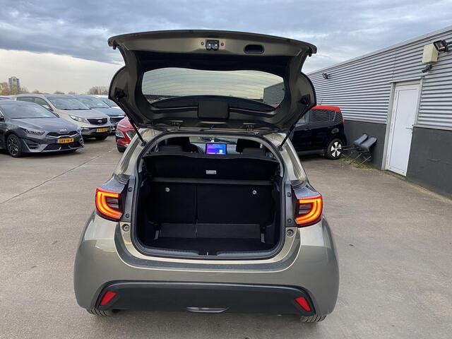 Toyota YARIS 1.5 Hybrid 115 First Edition Navigatie Apple CarPlay/Android Auto, achteruitrij camera, adaptieve cruise control, keyless, NL auto!