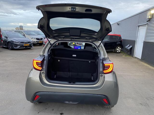 Toyota YARIS 1.5 Hybrid 115 First Edition Navigatie Apple CarPlay/Android Auto, achteruitrij camera, adaptieve cruise control, keyless, NL auto!