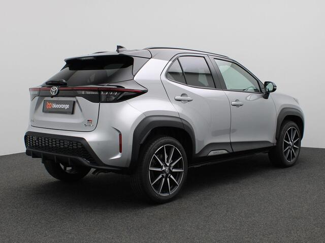 Toyota YARIS Cross 1.5 Hybrid GR Sport 130PK Aut. 18" LM Velgen, Elektrische Achterklep, Keyless, Achteruitrijcamera, Navi, Side Assist, Stoel-Stuurverwarming, Voorruitverwarming