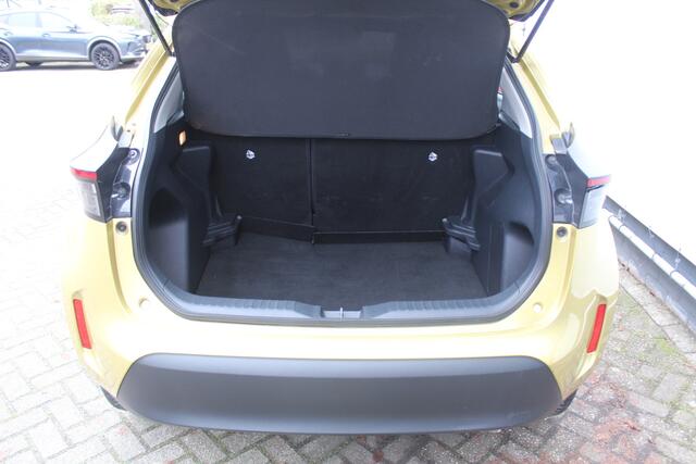 Toyota YARIS Cross 1.5 Hybrid Automaat All season banden l Adaptief cruise control l Navi l Apple/Android carplay l Armsteun l Elektrisch inklapbare buitenspiegels l Climate control l Achteruitrijcamera l VDL auto