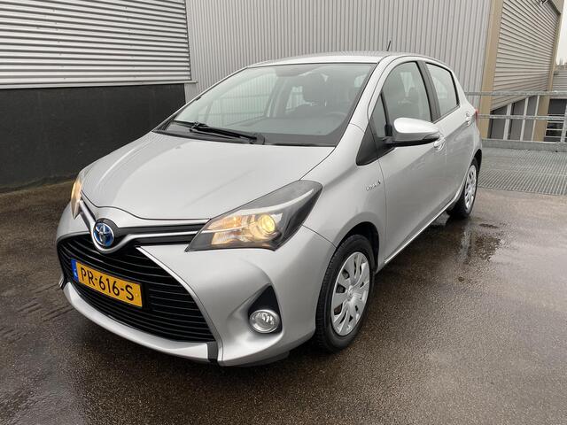 Toyota YARIS 1.5 Hybrid Trend Automaat, achteruitrij camera, cruise control, elektr. climate control, navigatie, start/stop systeem, boekjes compleet