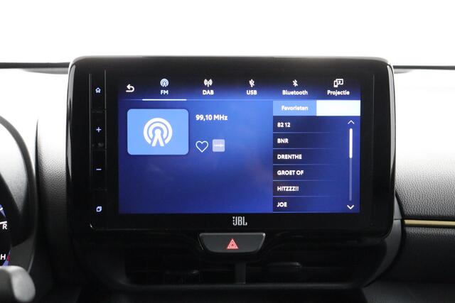 Toyota YARIS Cross 1.5 Hybrid Adventure AWD | Navigatie | Stoel + Stuurverwarming | Elektrische kofferklep | Trekhaak | JBL Audio |