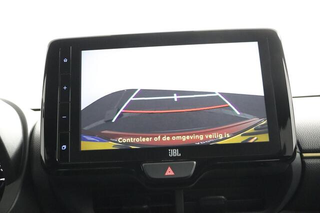 Toyota YARIS Cross 1.5 Hybrid Adventure AWD | Navigatie | Stoel + Stuurverwarming | Elektrische kofferklep | Trekhaak | JBL Audio |