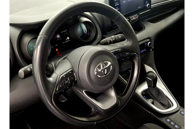 Toyota YARIS 1.5 Hybrid 85kW/115pk CVT Dynamic SOUNDPAKKET + ADAPT.CRUISE + LANE ASSIST + APPLE CARPLAY/ANDROID AUTO + LED KOPLAMPEN + CLIMA + PD-GLASS + ACHTERUITRIJCAMERA + SPORTSTOELEN + MISTLAMPEN + 16" LM-VELGEN!!