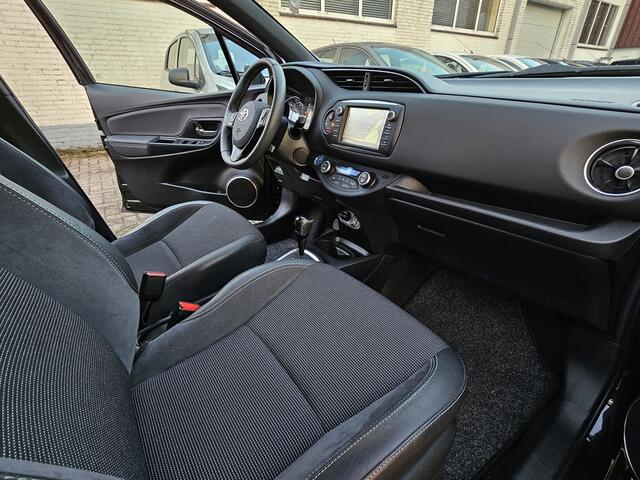 Toyota YARIS 1.5 Hybrid Executive, Zondag OPEN!