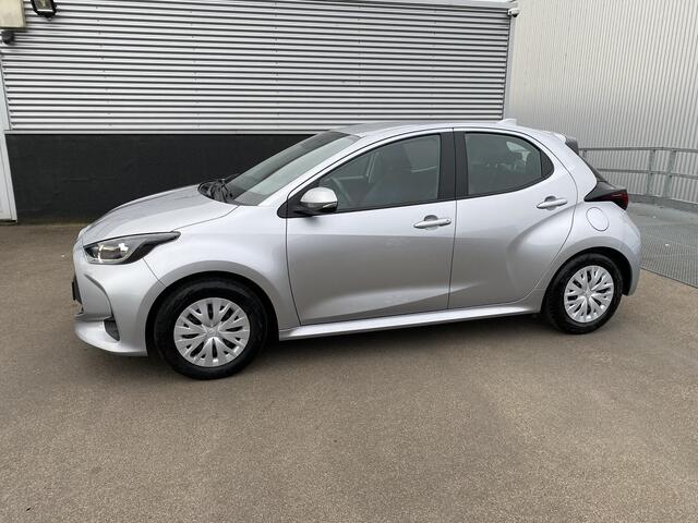 Toyota YARIS 1.5 Hybrid Active Afneembare Trekhaak, Navigatie Apple Carplay/Android Auto, achteruitrij camera, adaptieve cruise control, lage km stand!