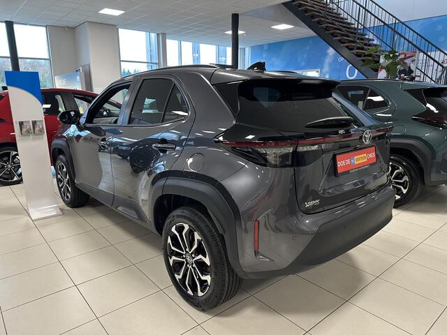 Toyota YARIS Cross 1.5 Hybrid 115 Dynamic NIEUW! Direct leverbaar! ¤ 1000,- inruilpremie Comfortpack, Parkeersensoren Voor+Achter, Stoel/stuurverwarming