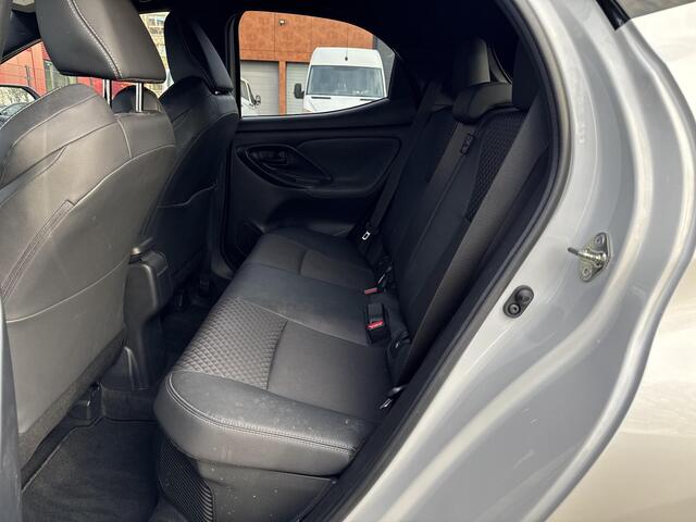Toyota YARIS 1.5 Hybrid Bi-Tone | 06-10141018 Voor meer informatie