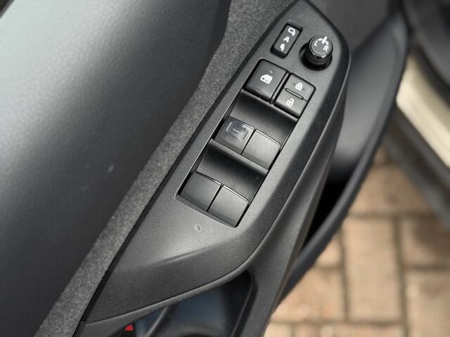 Toyota YARIS Cross 1.5 Hybrid Adventure Als Nieuw!! | JBL Geluidssysteem | Camera | Navi | Keyless | Stoelverwarming | RIJKLAARPRIJS INCL 12 MAANDEN GARANTIE EN BEURT