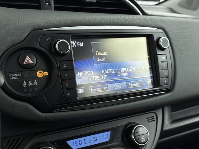 Toyota YARIS 1.5 Hybrid Lease Limited Bi-Tone | Navigatie | Parkeercamera | Cruise Control |