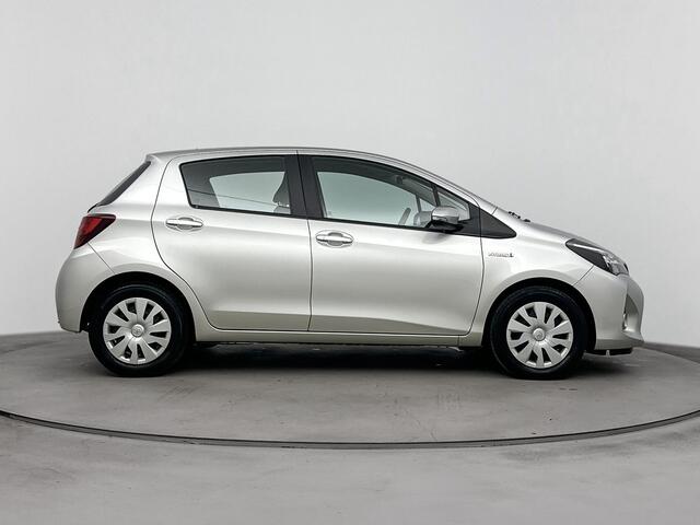 Toyota YARIS 1.5 Hybrid Lease Limited Bi-Tone | Navigatie | Parkeercamera | Cruise Control |